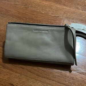 New Lucky Brand wallet purse
Grayish/brown( see pic)